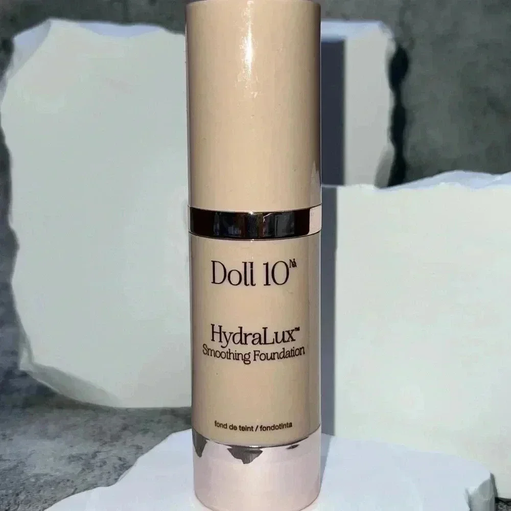 DOLL 10 HYDRALUX FULL COVERAGE SMOOTHING  FOUNDATION BRAND NEW NEVER USED MEDIUM